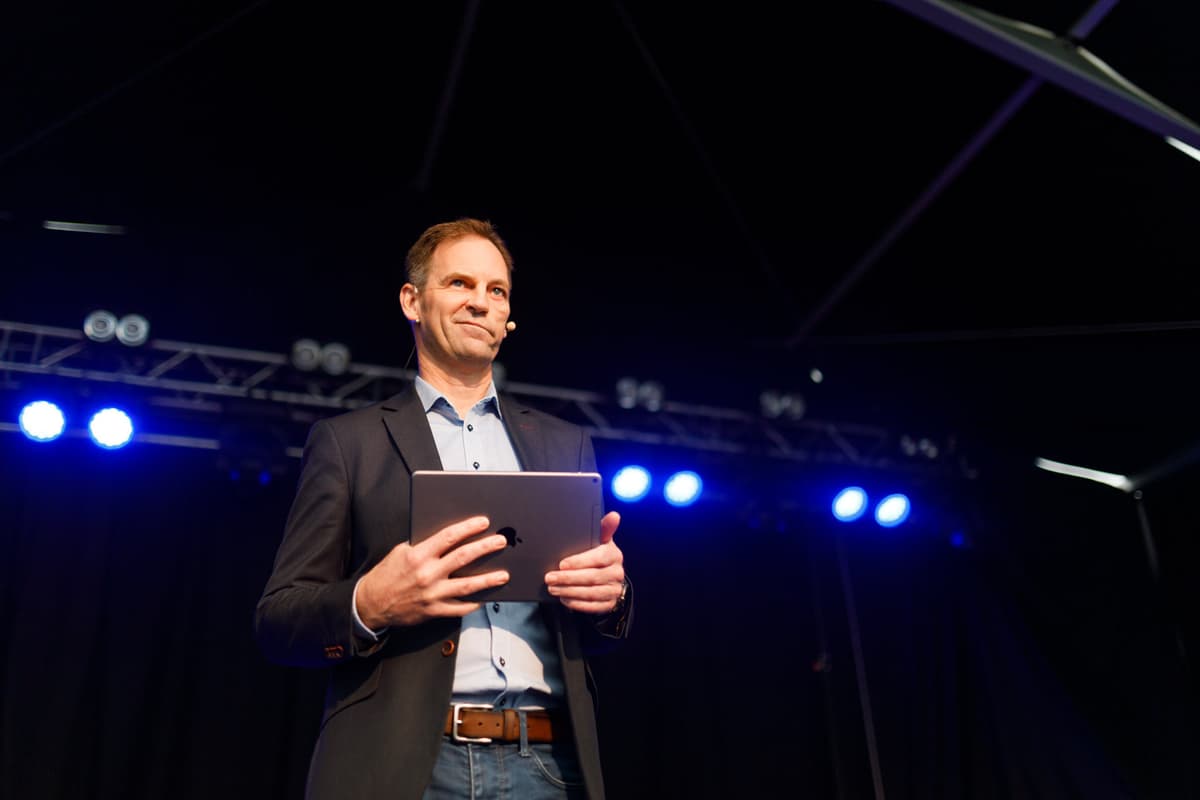 Christian Stav holder foredrag NTE endelig sammen ved ansattesamling
