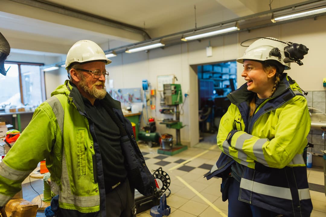 Elen Kristine Lona og Terje Ness på jobb på Nedre Fiskumfoss Elen Kristine Lona og Terje Ness på jobb på Nedre Fiskumfoss