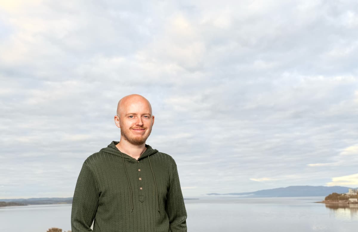 Terje Sakariassen på taket hos NTE. Terje Sakariassen på taket hos NTE.