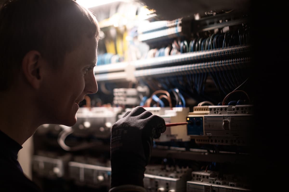 Fredrik Skjerve Elektromontør Fredrik Skjerve